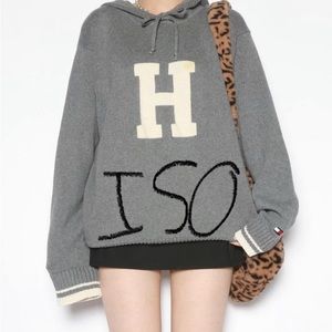 IN SEARCH OF THIS TOMMY HILFIGER SWEATER